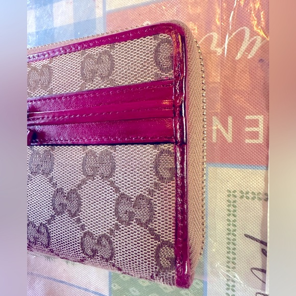 Guc gucci zip around wallet does have some call outs see pics - Picture 4 of 12